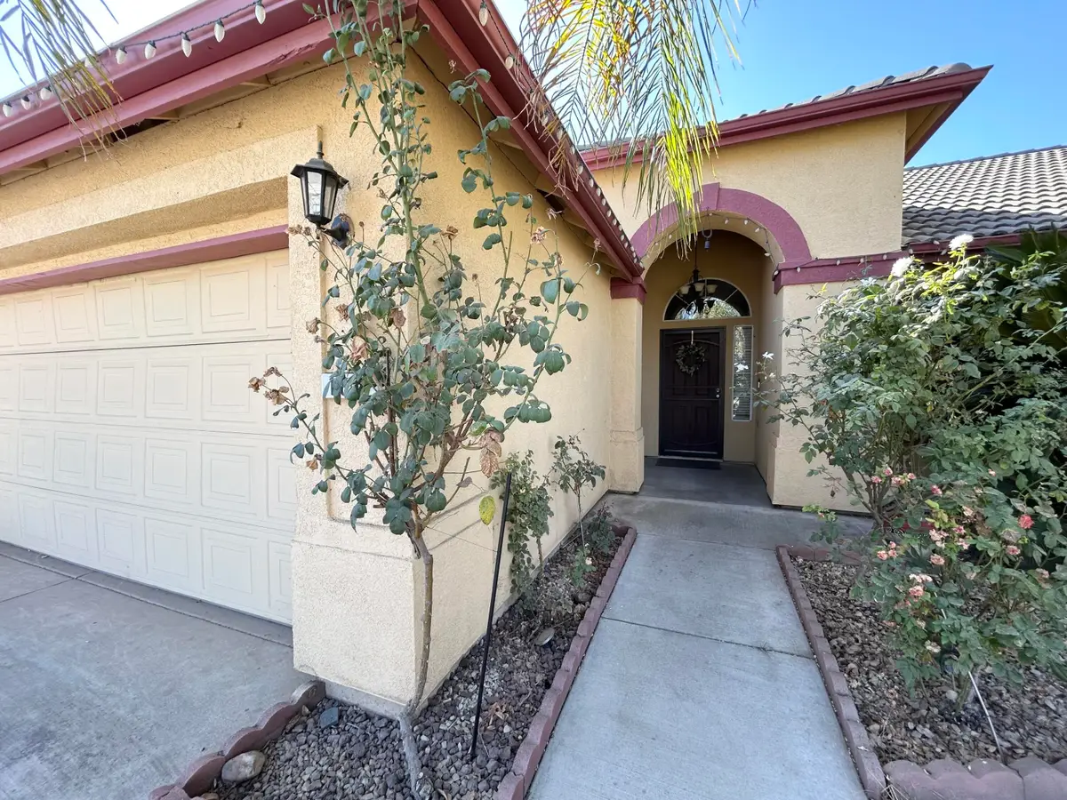 1877 W Nancy Avenue, Porterville, CA 93257 - #1