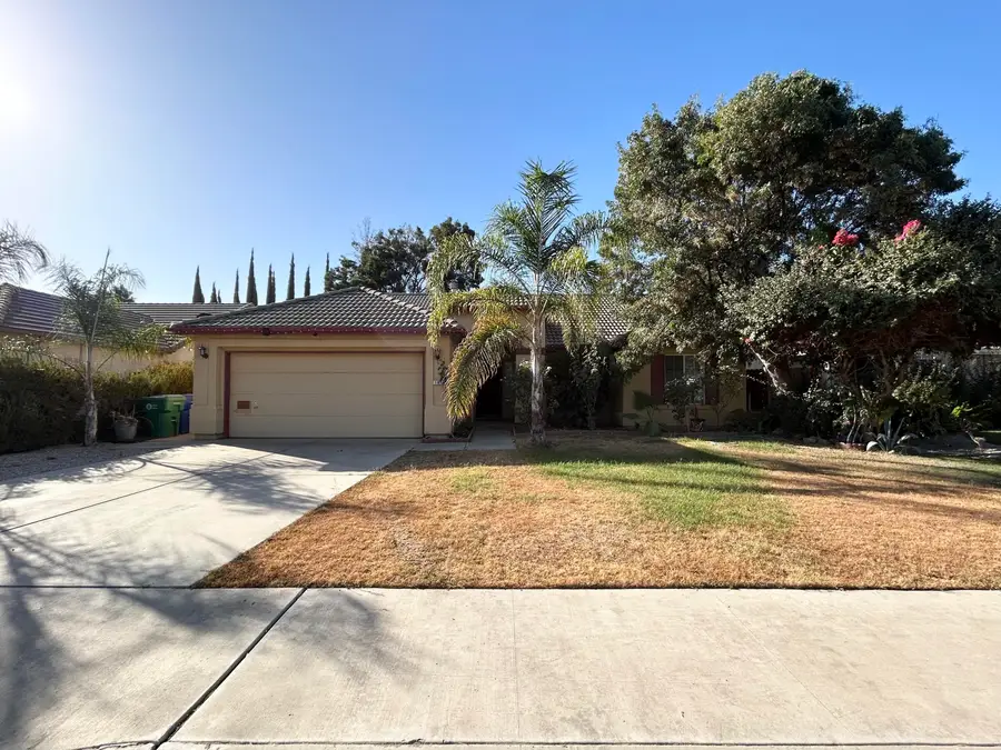 1877 W Nancy Avenue, Porterville, CA 93257 - #2