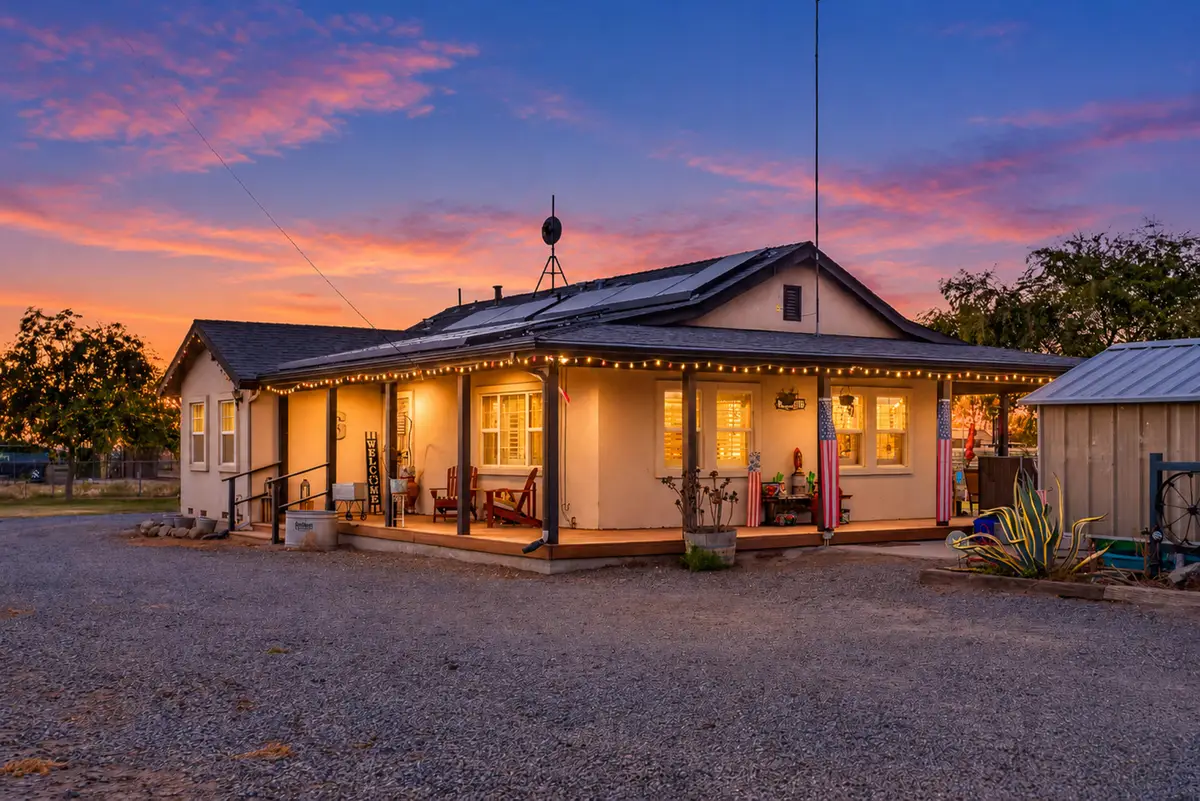 504 E Beacon Avenue, Tulare, CA 93274 - #1