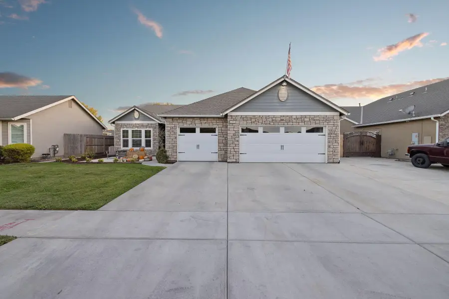 2597 Ship Rock Avenue, Tulare, CA 93274 - #2