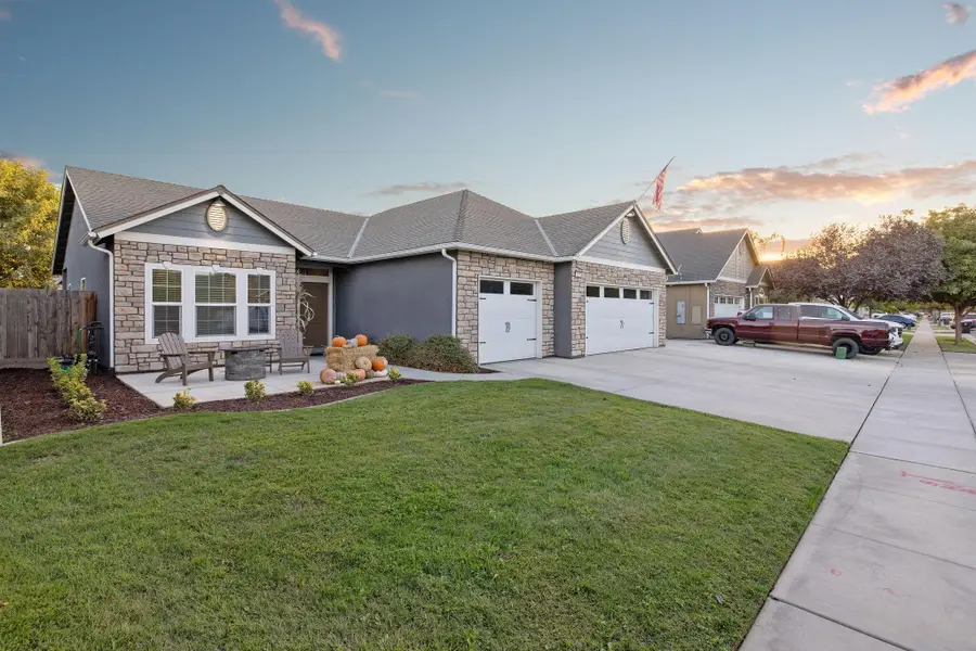 2597 Ship Rock Avenue, Tulare, CA 93274 - #3