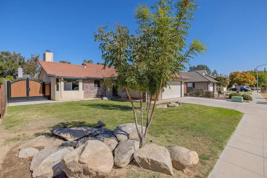 2152 E Jon Drive, Fresno, CA 93720 - #2
