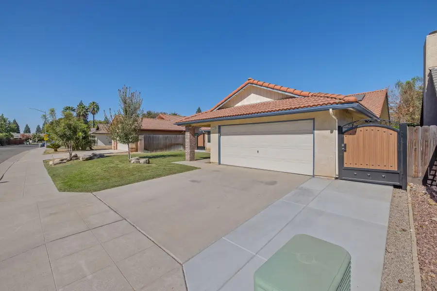 2152 E Jon Drive, Fresno, CA 93720 - #3