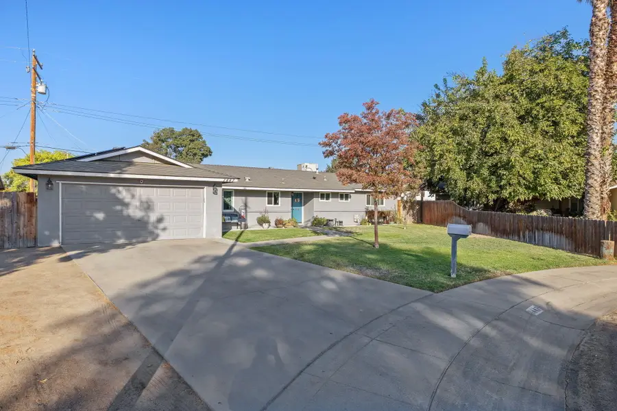 1447 S Thomas Street, Visalia, CA 93292 - #2