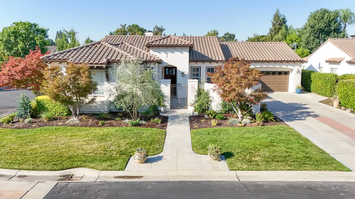 5515 W Sunnyview Avenue, Visalia, CA 93291 - #1