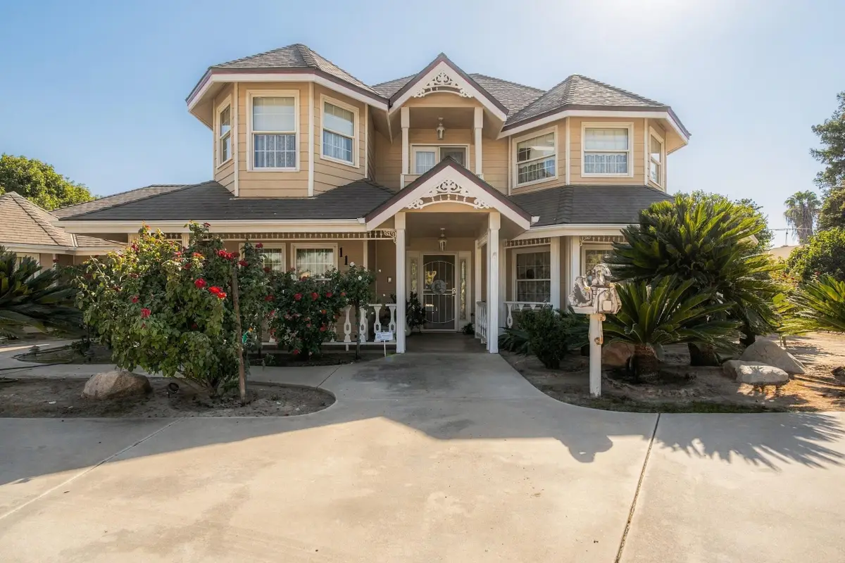 1127 W Gail Avenue, Tulare, CA 93274 - #1