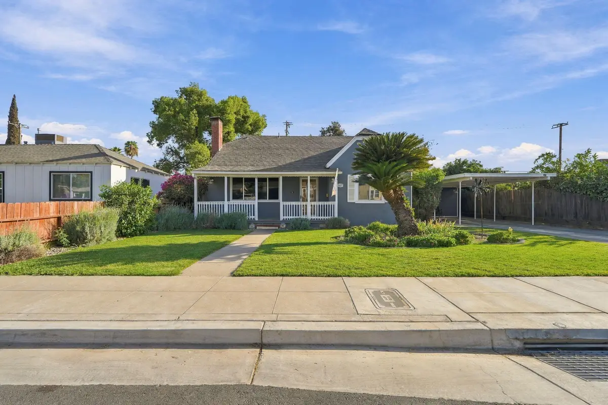 827 E Apricot Avenue, Tulare, CA 93274 - #1