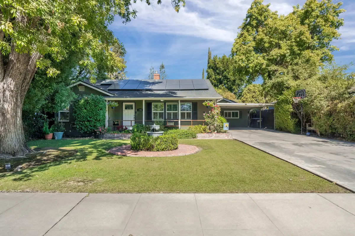 1706 W Myrtle Avenue, Visalia, CA 93277 - #1