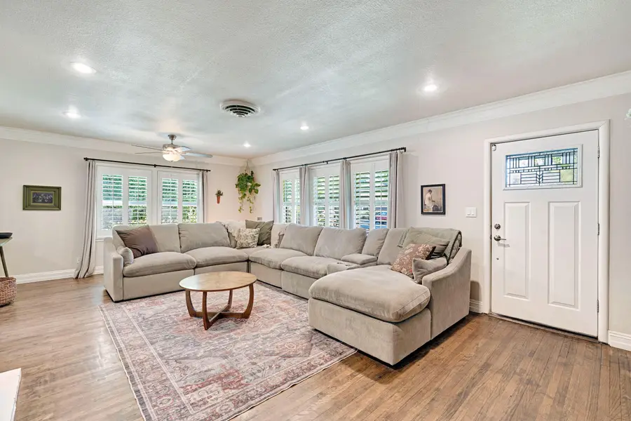 1706 W Myrtle Avenue, Visalia, CA 93277 - #3