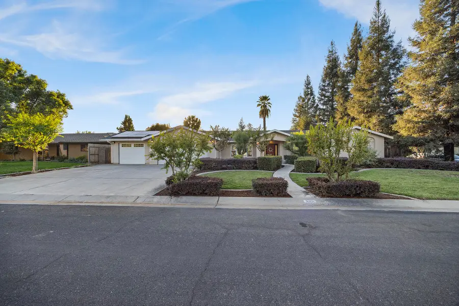 525 N Greenview Court, Visalia, CA 93291 - #2