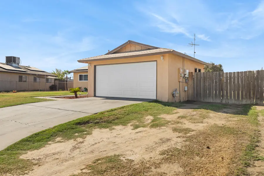 330 W Babcock, Visalia, CA 93291 - #2