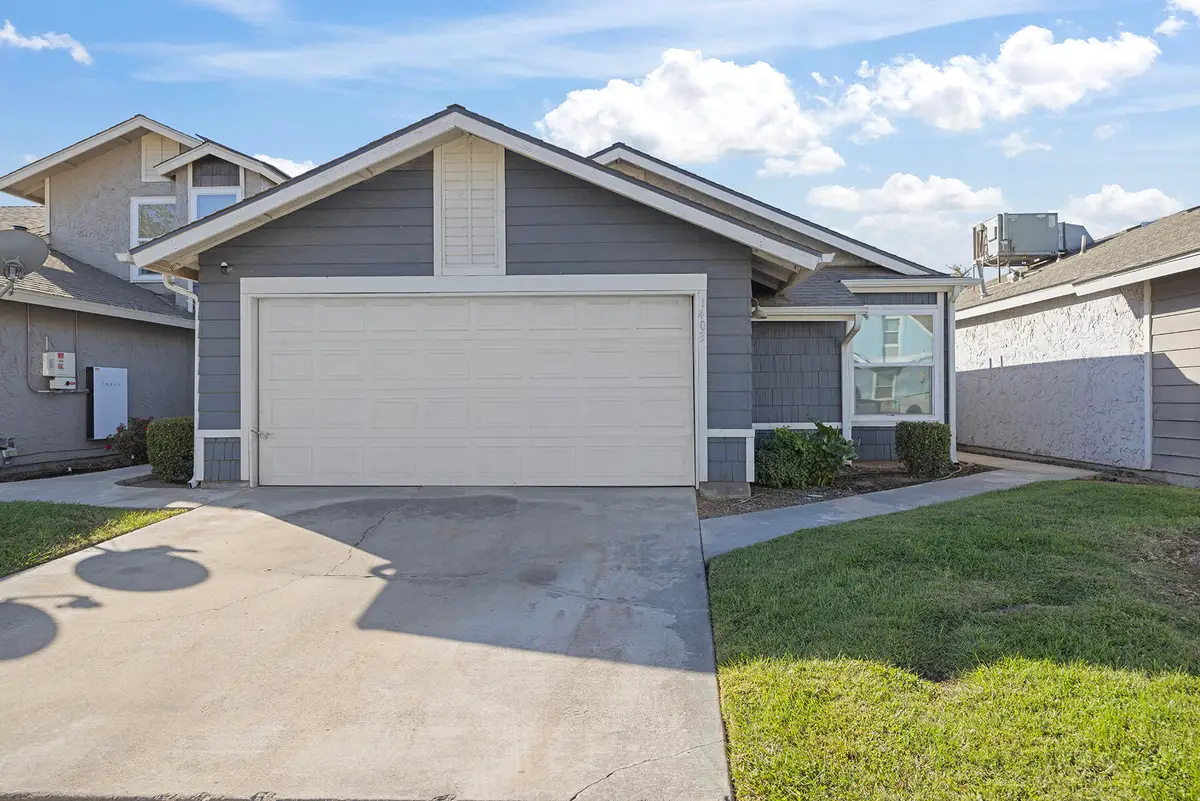 1403 E Sunnyview Avenue, Visalia, CA 93292 - #1