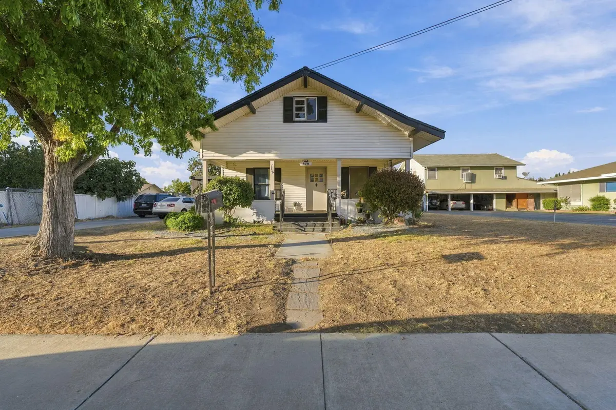 578 W Belleview Avenue, Porterville, CA 93257 - #1
