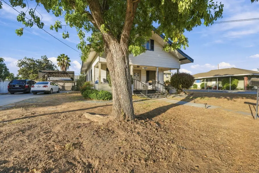 578 W Belleview Avenue, Porterville, CA 93257 - #3