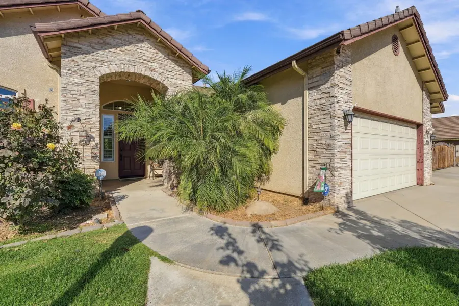 524 W Yates Avenue, Porterville, CA 93257 - #3