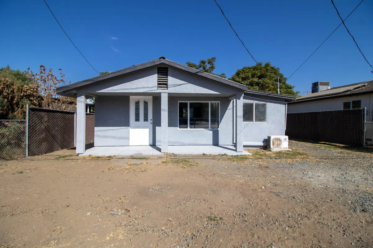 1370 E Tyler Avenue Lane, Porterville, CA 93257 - #1