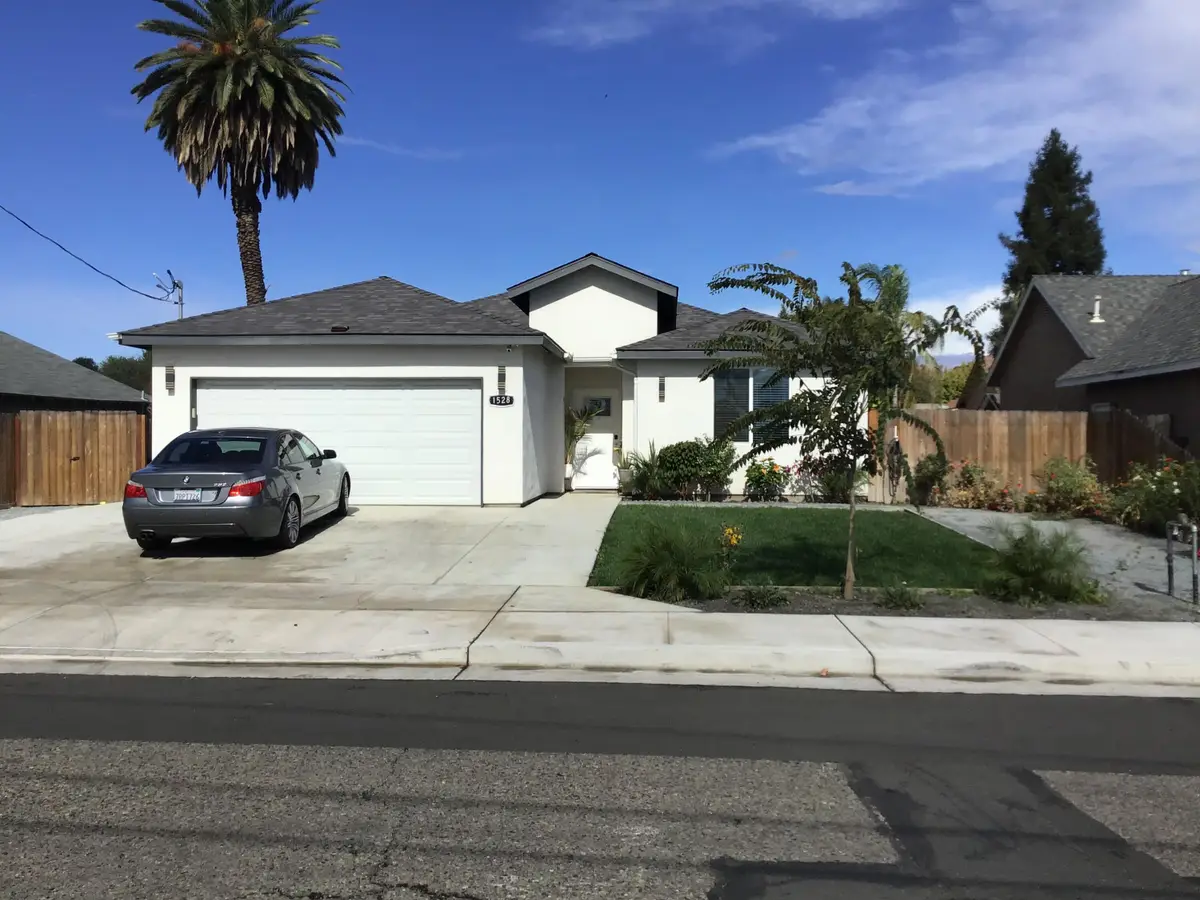 1528 E Ferguson Avenue, Visalia, CA 93292 - #1