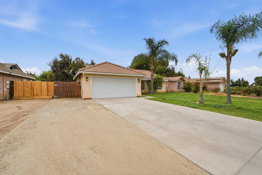 2439 N Encina Street, Visalia, CA 93291 - #2