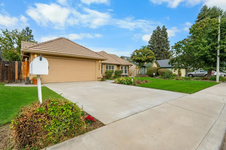 6018 W Oak Avenue, Visalia, CA 93291 - #3