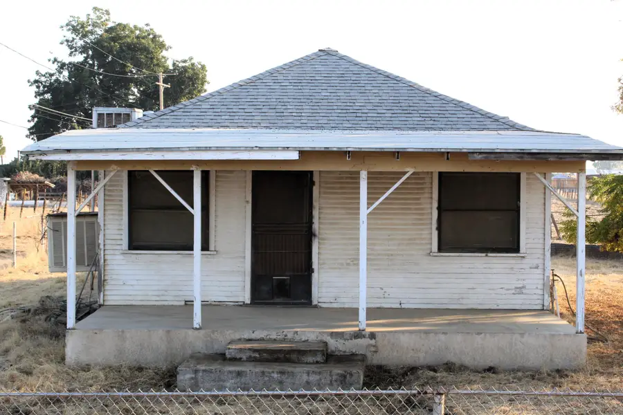 475 Hemlock Avenue, Porterville, CA 93257 - #2
