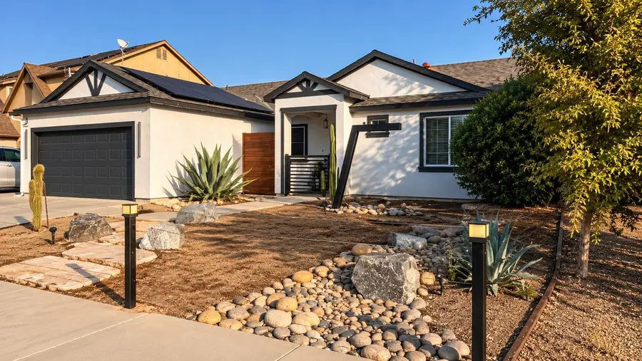 976 Heather Avenue, Dinuba, CA 93618 - #2