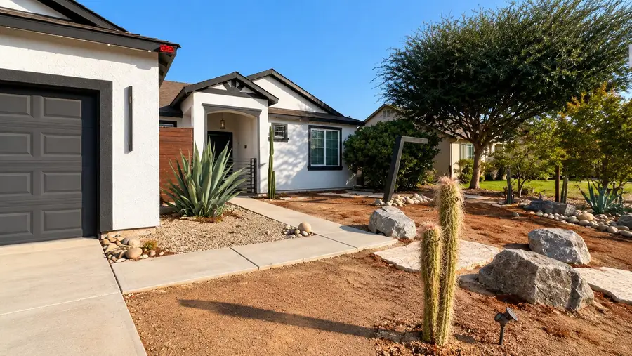 976 Heather Avenue, Dinuba, CA 93618 - #3