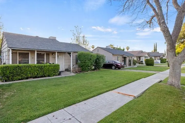 1549 N Delno Avenue, Fresno, CA 93728 - #2
