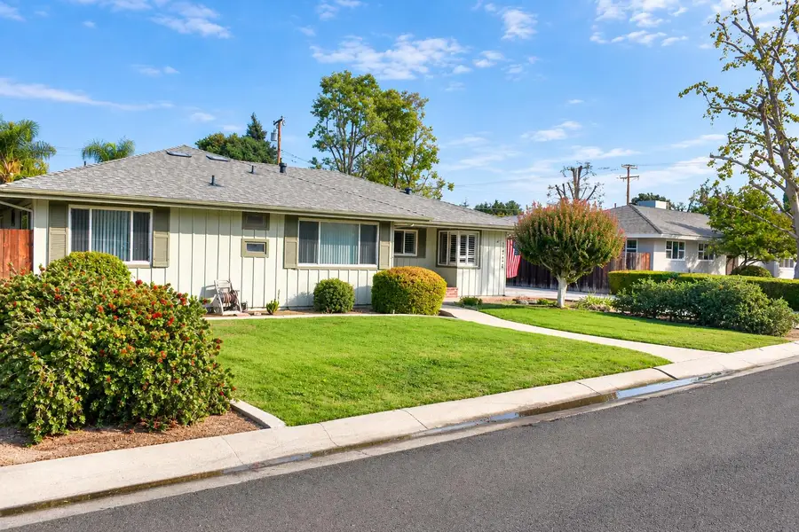 1334 W Howard Avenue, Visalia, CA 93277 - #2