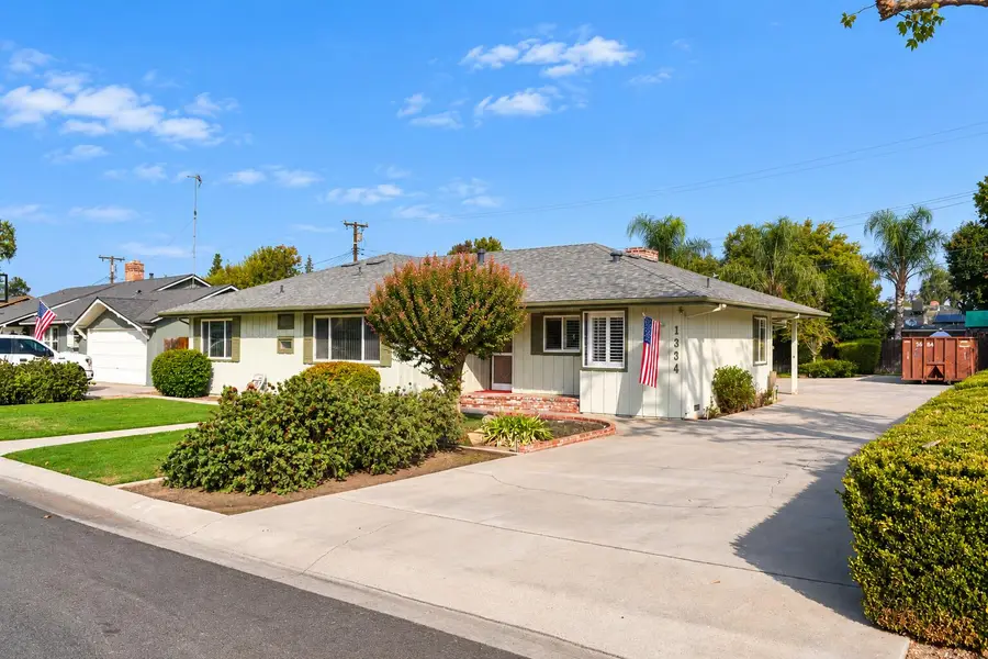 1334 W Howard Avenue, Visalia, CA 93277 - #3