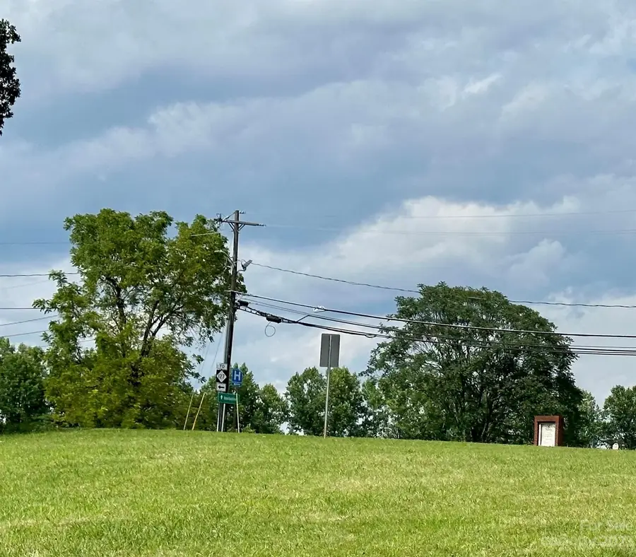 158 Lenoir Rhyne Boulevard Se, Hickory, NC 28602 - Image #3