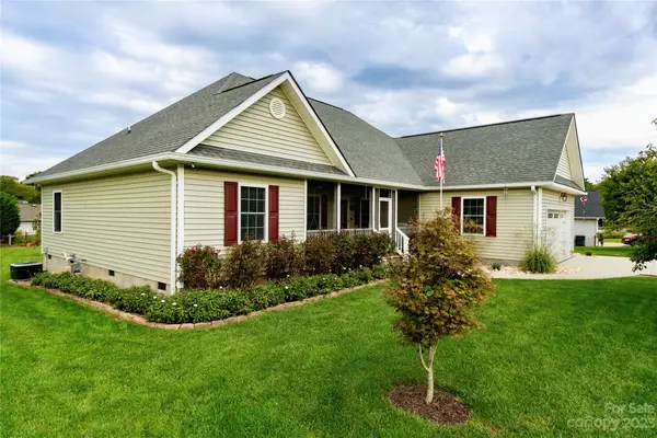 106 Beaver Dam Drive, Mills River, NC 28759