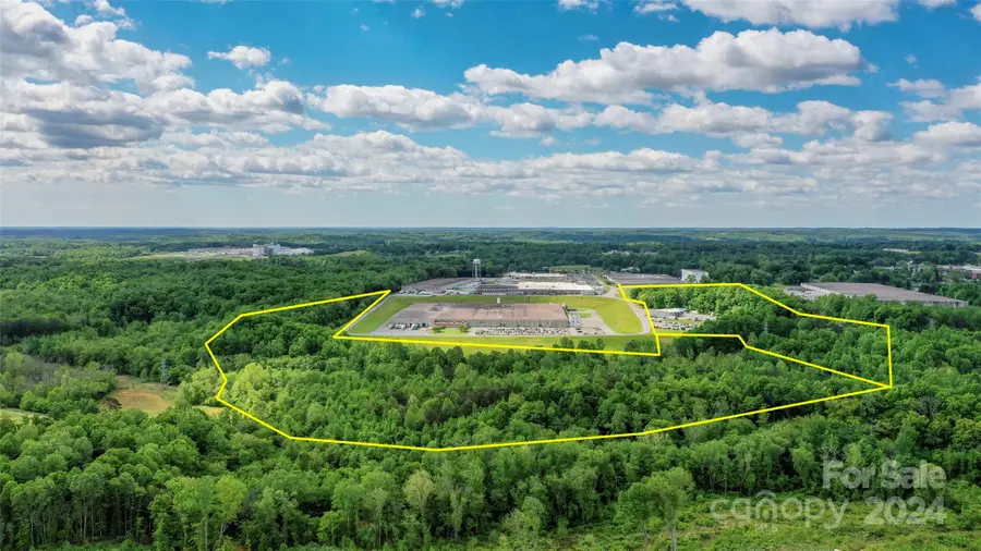 529 E Main Street, Yadkinville, NC 27055 - Image #2