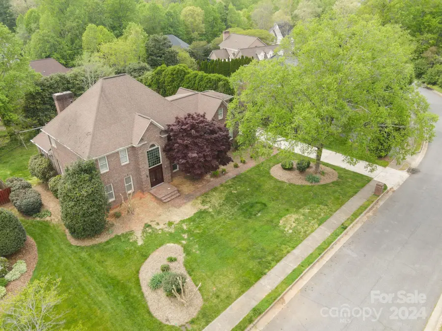 345 41st Avenue Place Nw, Hickory, NC 28601 - Image #2