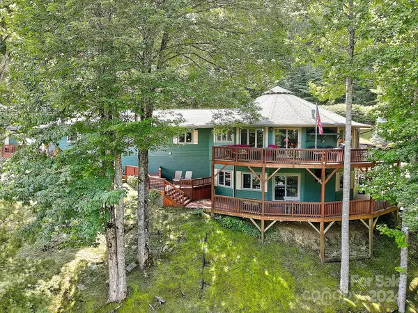 274 Slippery Rock Road, Waynesville, NC 28785