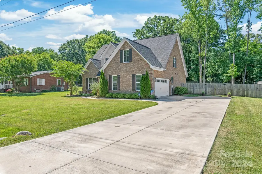 304 Parallel Drive, Harrisburg, NC 28075 - Image #2