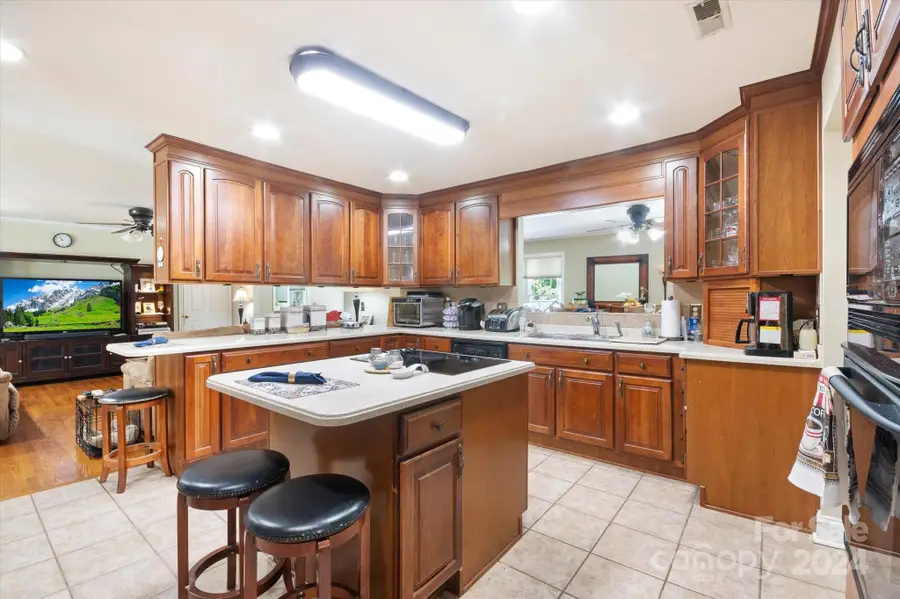 200 Little Acres Drive, Marion, NC 28752 - Image #3