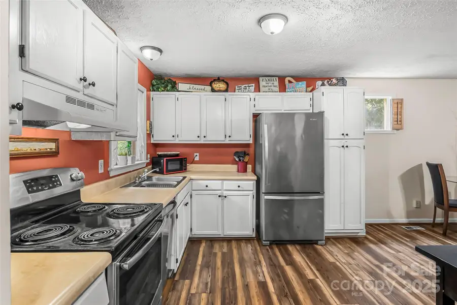 218 Davis Drive, Morganton, NC 28655 - Image #2