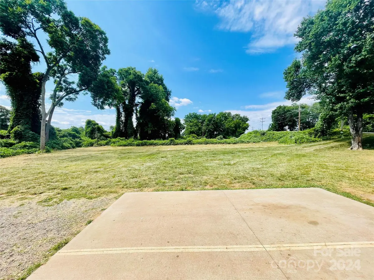 689 S Elm Street, Statesville, NC 28677 - #1