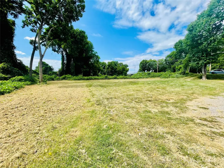 689 S Elm Street, Statesville, NC 28677 - #3