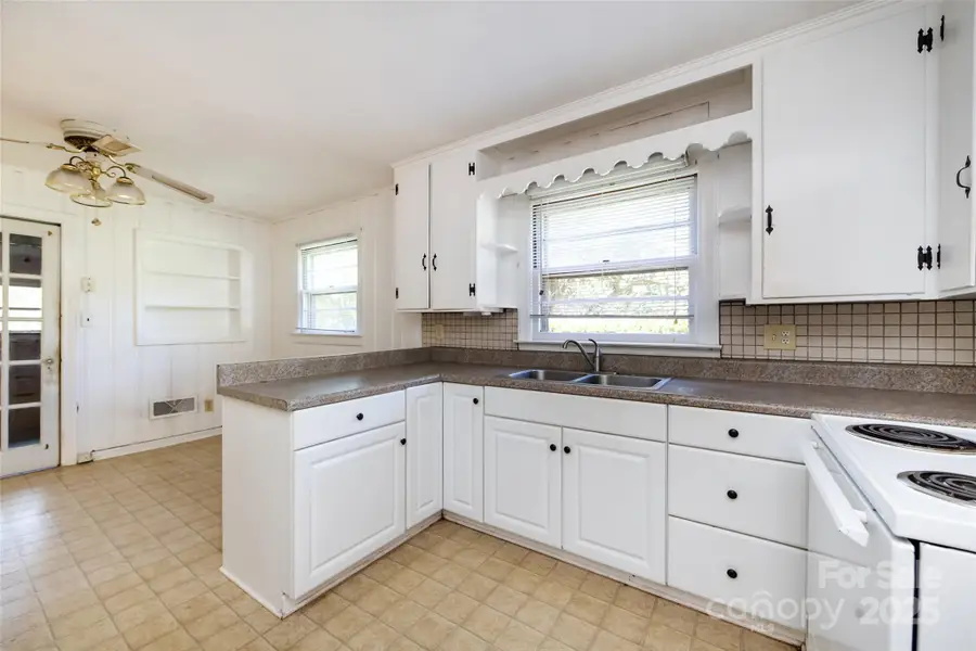 2001 Mcdonald Drive, Charlotte, NC 28216 - Image #3