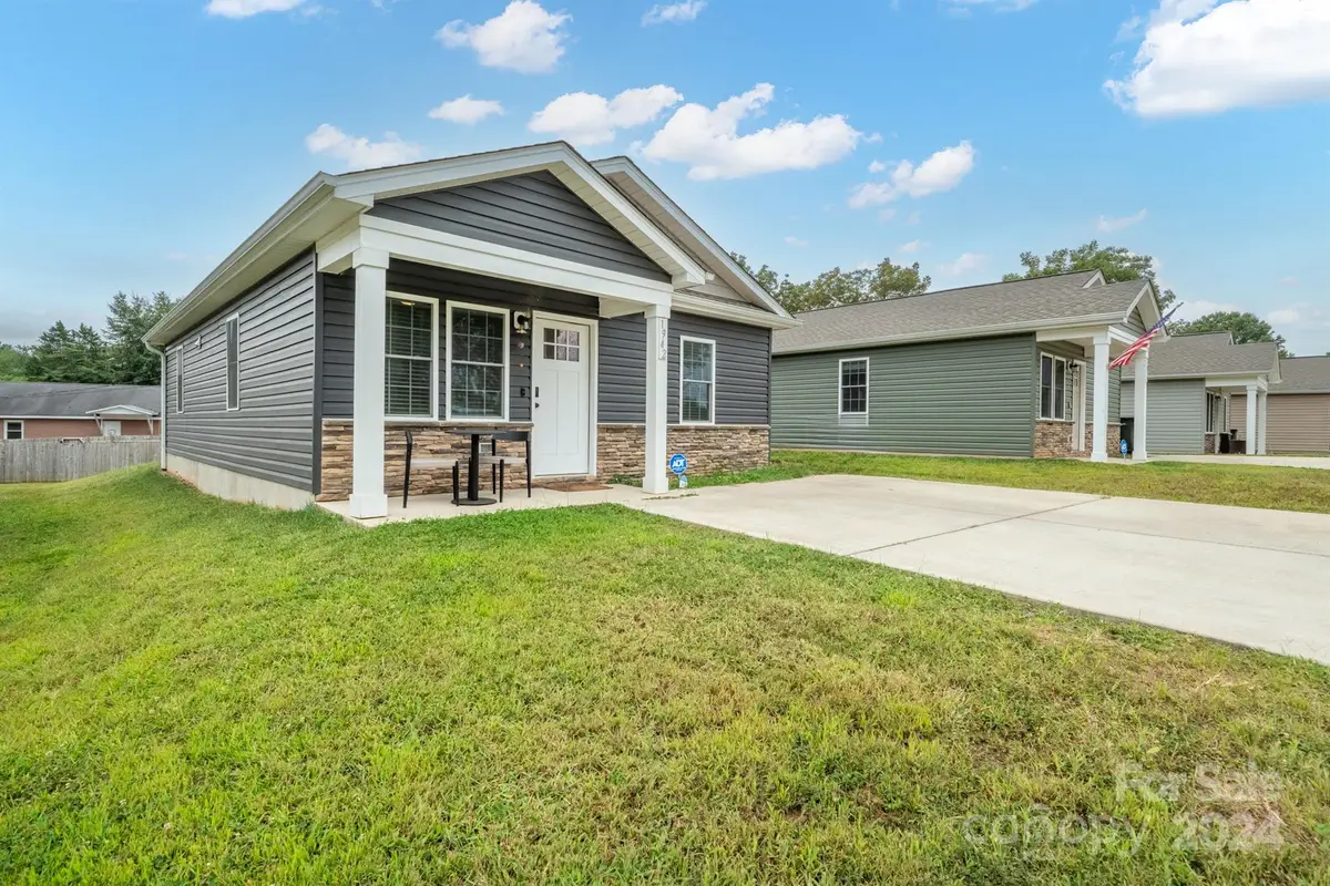 1942 11th Avenue Ne, Hickory, NC 28601 - #1