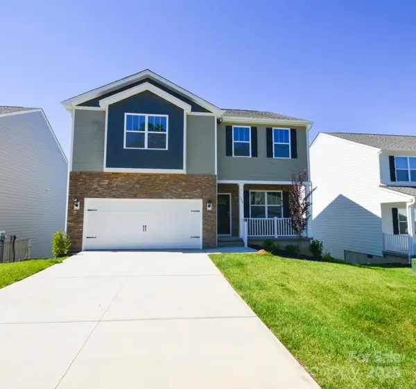 584 Country Oak Drive, Asheville, NC 28804