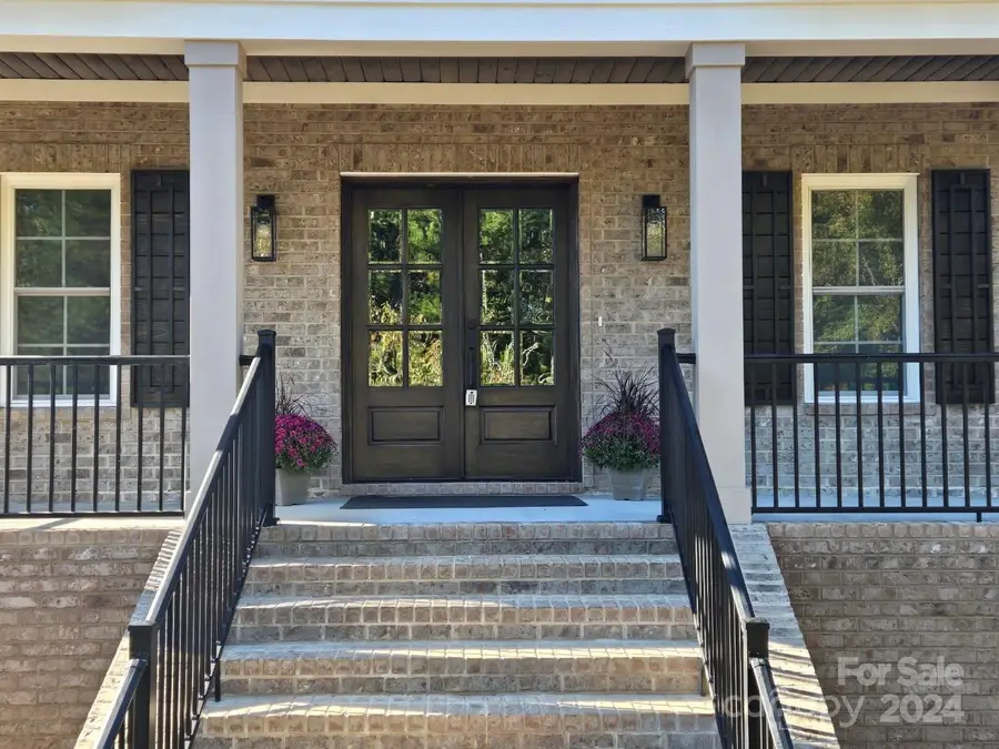 444 19th Avenue Circle Nw, Hickory, NC 28601 - Image #2