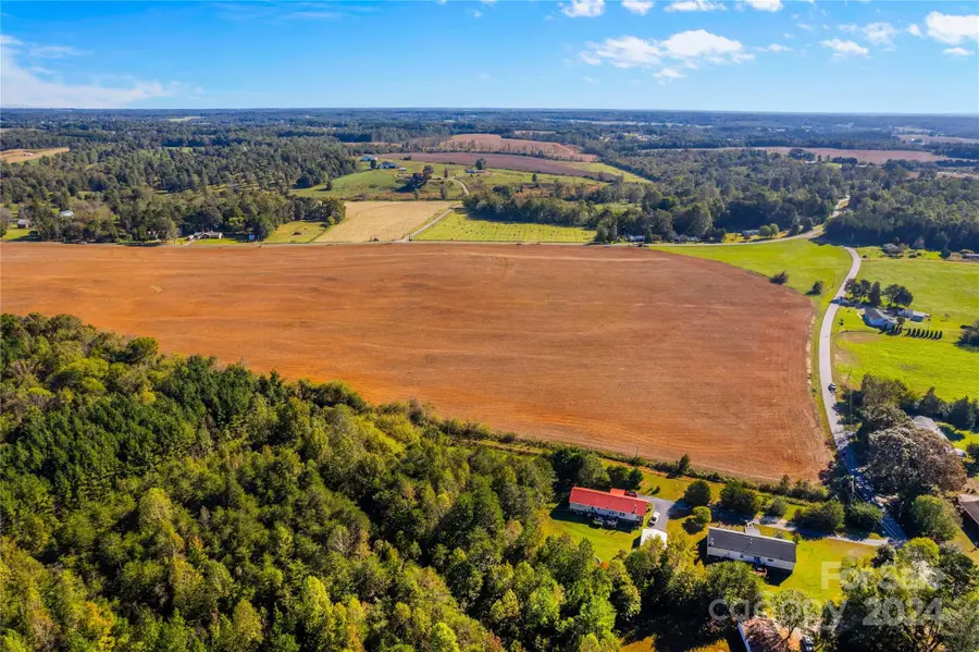 000 Chief Thomas Road, Turnersburg, NC 28625 - Image #2