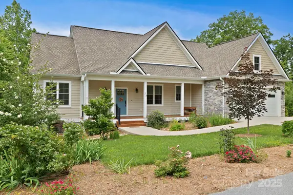 73 Wisdom Cove Road, Flat Rock, NC 28731