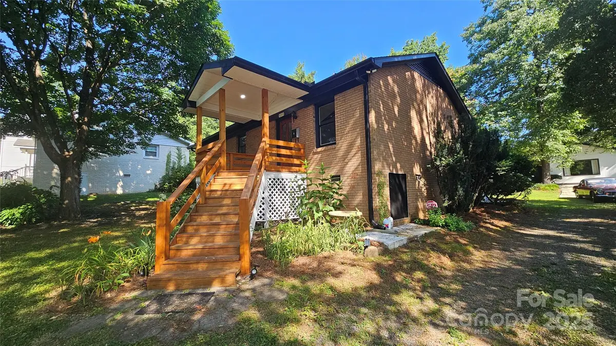 5315 Ruth Drive, Charlotte, NC 28215 - Image #1