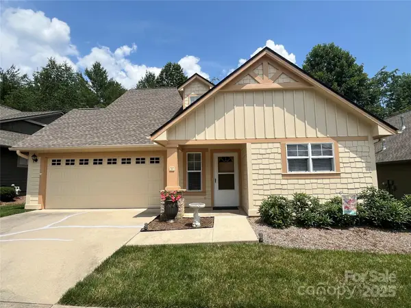 24 Gray Wolf Lane, Hendersonville, NC 28792