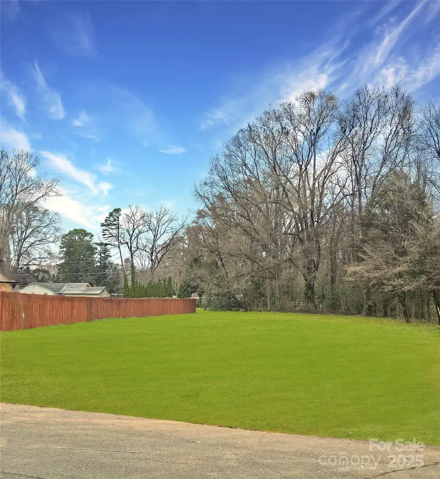 604 Touch Me Not Lane, Charlotte, NC 28216 - Image #2