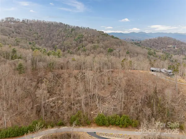 74 Longspur Lane, Asheville, NC 28804