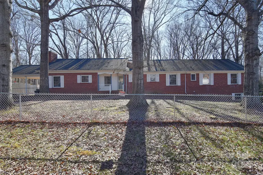 936 23rd Avenue Ne, Hickory, NC 28601 - #3